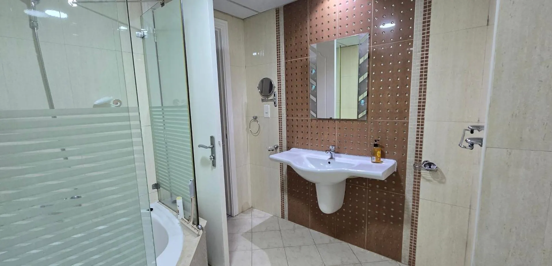 Brand New Luxury 1Br, Pool, Walk To Qasba Canal & Waterfront Close To Shops Šardžá Apartmán