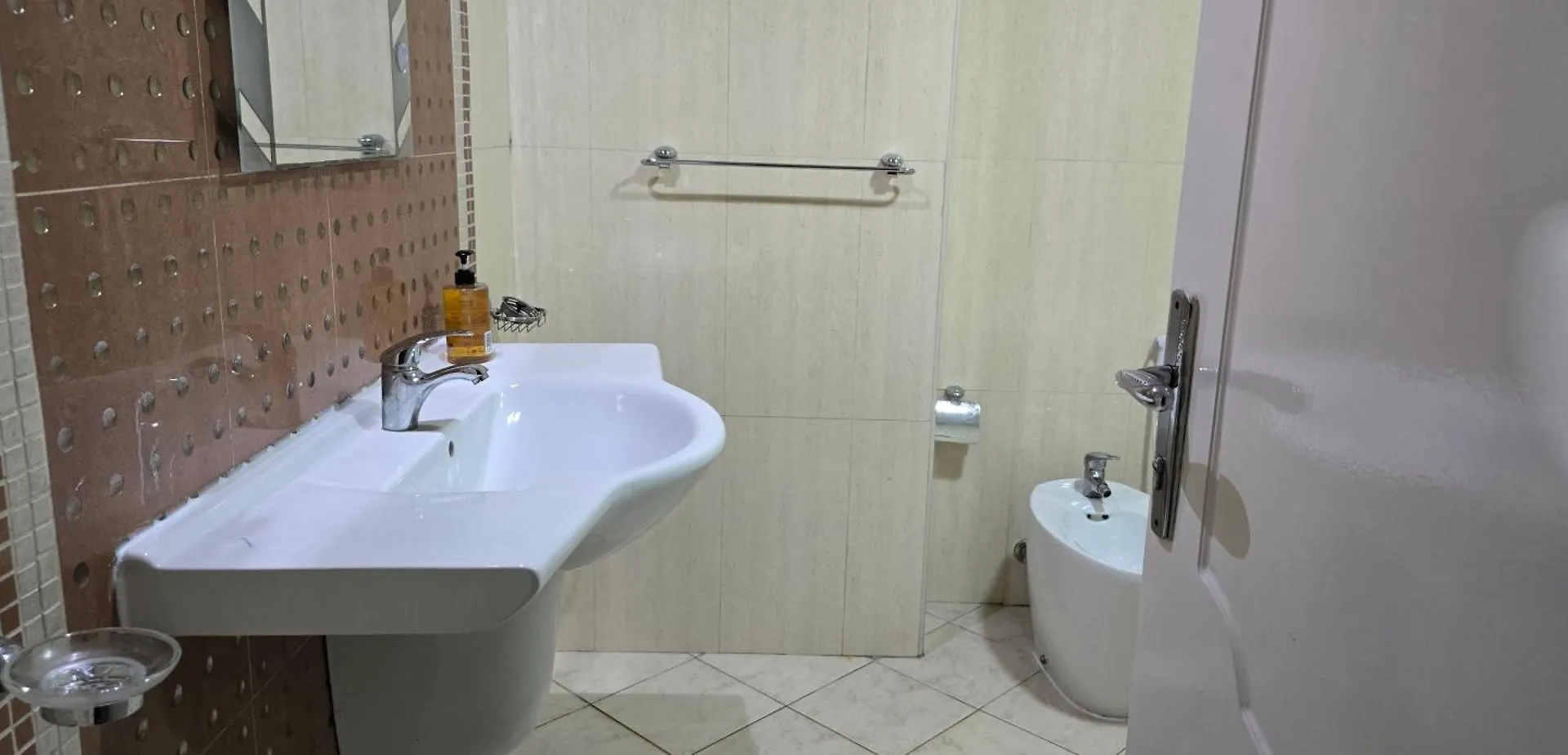 Apartmán Brand New Luxury 1Br, Pool, Walk To Qasba Canal & Waterfront Close To Shops Šardžá