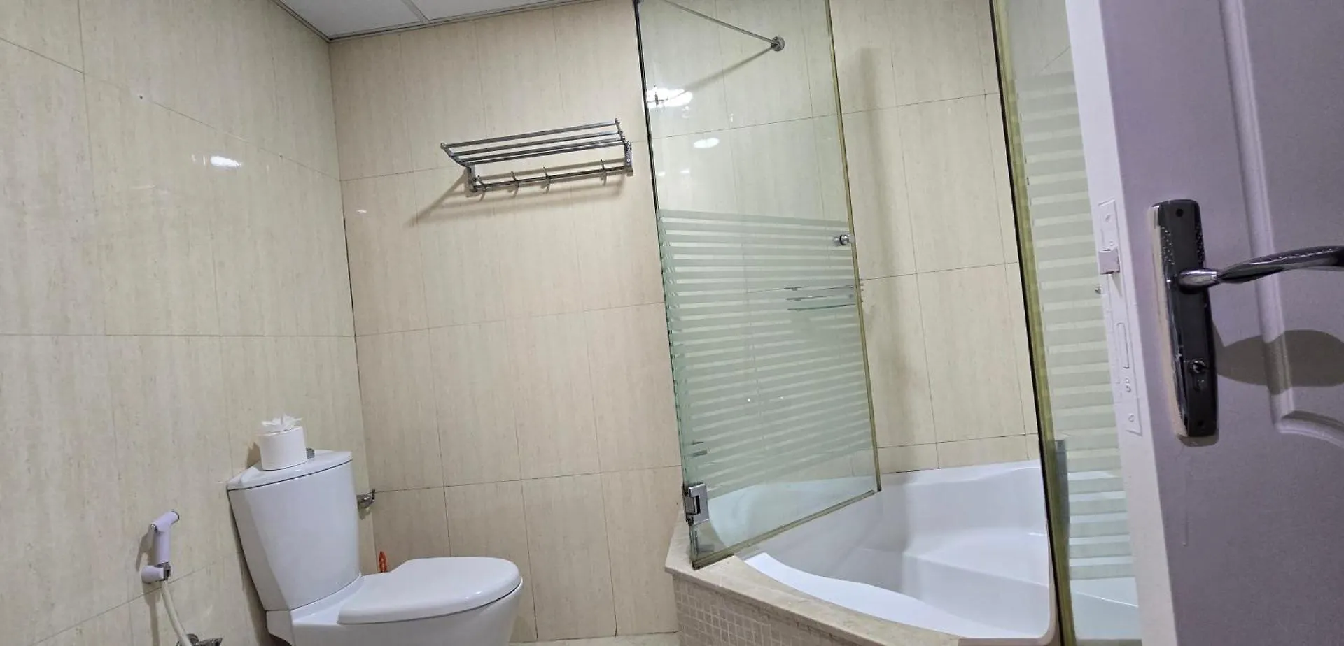 Brand New Luxury 1Br, Pool, Walk To Qasba Canal & Waterfront Close To Shops Šardžá 0*,  Spojené arabské emiráty