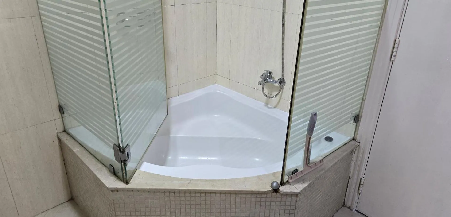 Brand New Luxury 1Br, Pool, Walk To Qasba Canal & Waterfront Close To Shops Sharjah 0*,